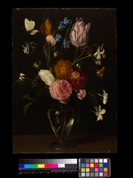 Een vaas met bloemen
